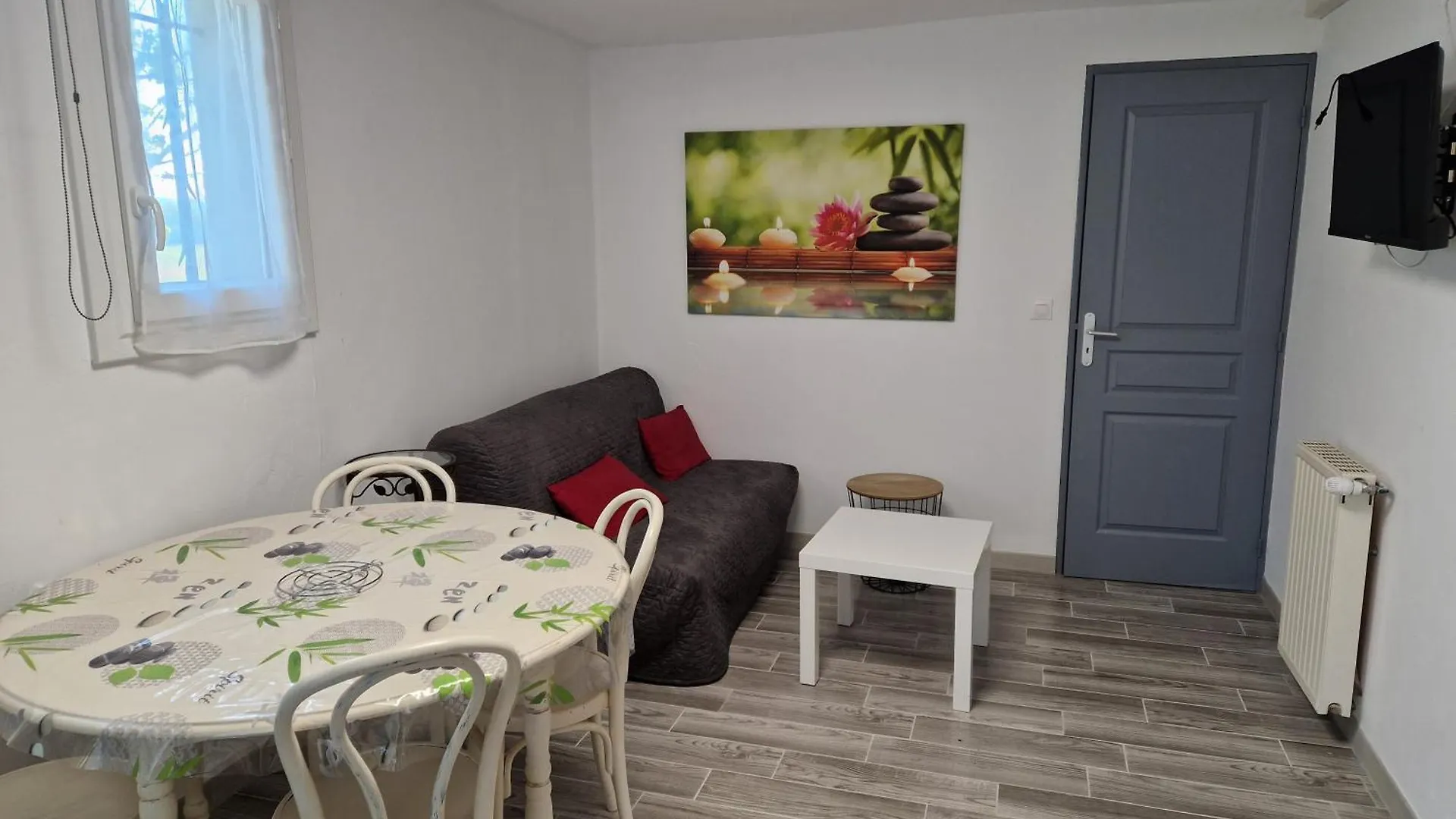Apartment Un Moment De Detente Neoules France